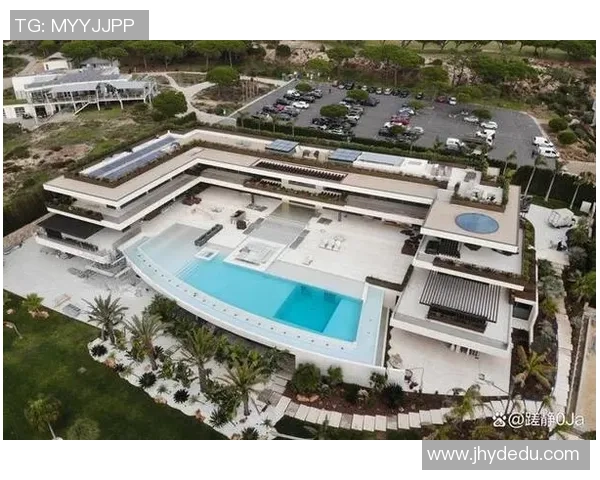 外国足球明星豪宅揭秘：奢华生活与独特设计的完美结合